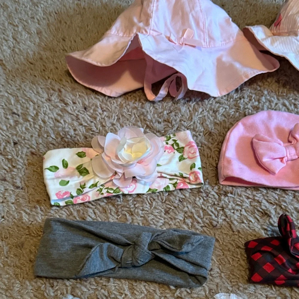 Newborn Assorted Hats And Headbands 16 Headbands 4 Hats (2 Hats For 9 Months)